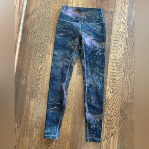 Like new Lululemon leggings size 4.